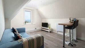 TV - Sea View Modern 1BR Apartment near to centre (St Ives)