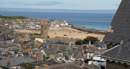 Sea View Modern 1BR Apartment near to centre