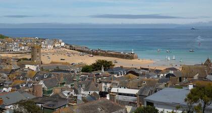 Sea View Modern 1BR Apartment near to centre