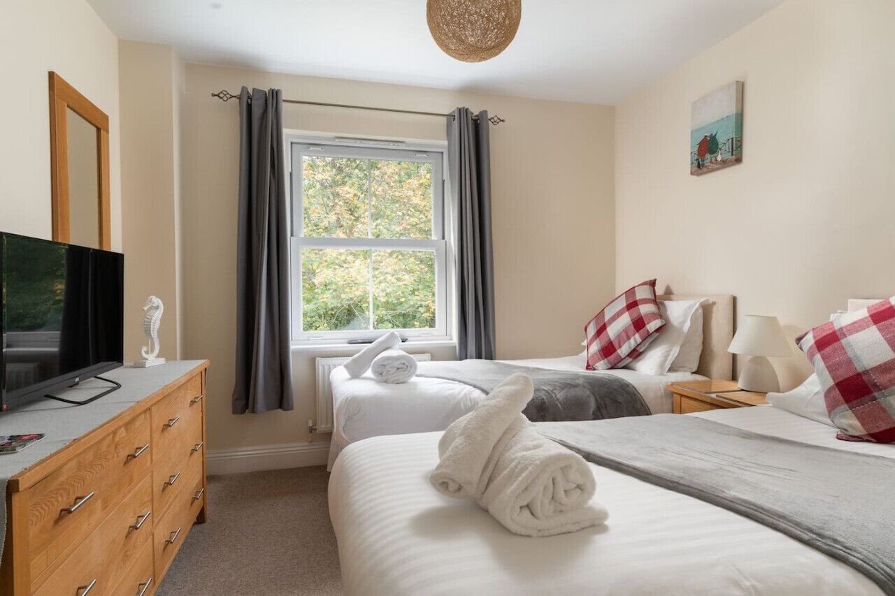 4 bedrooms, iron/ironing board, travel cot, WiFi