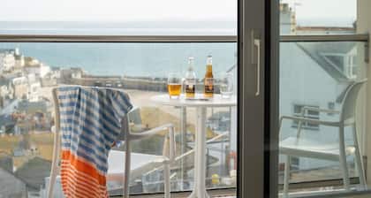 Sea views and great location