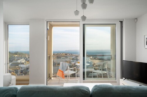 Sea views and great location