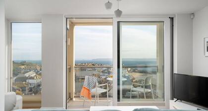 Sea views and great location