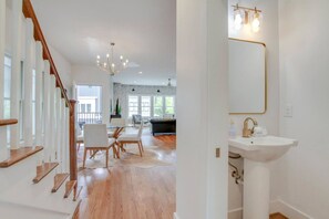 Interior - Howdy House - New & Trendy - Rooftop Deck (Nashville)