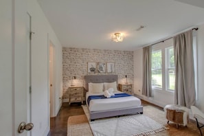 3 室のベッドルーム、アイロン / アイロン台、WiFi、ベッドシーツ