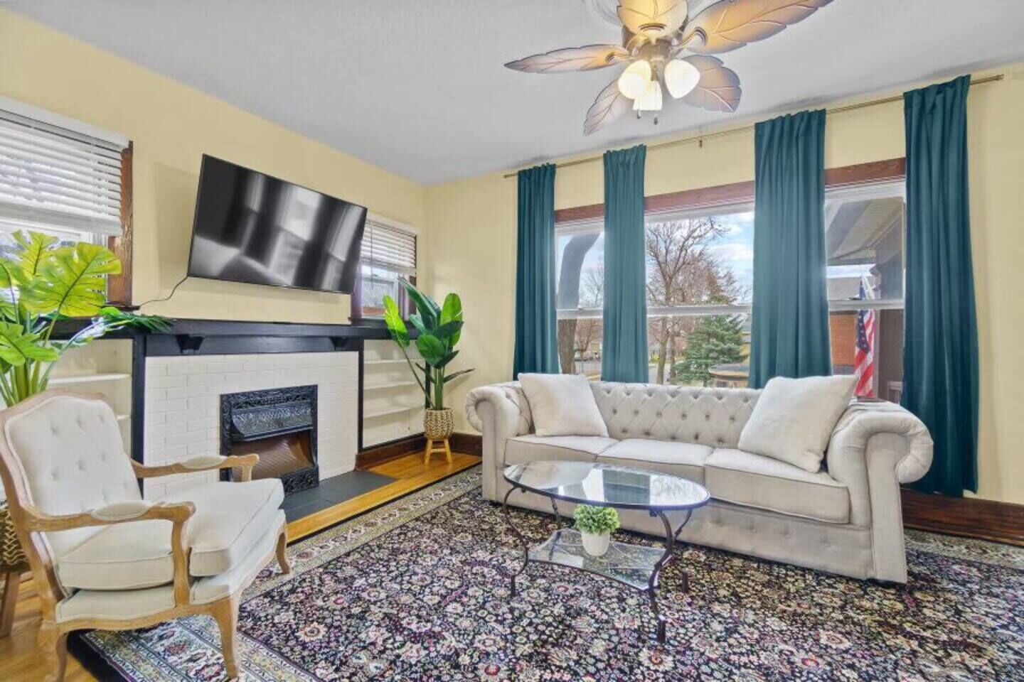 Chic Apt 5 blocks from Downtown w/Parking