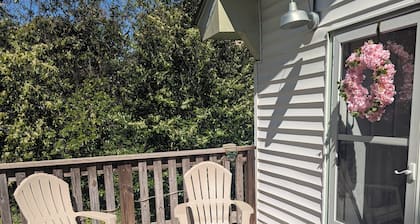 Casey's Cottage- Georgia Ave