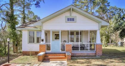 Casey's Cottage- Georgia Ave