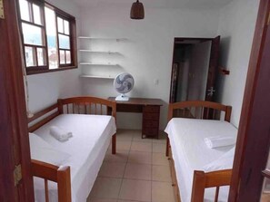 2 quartos, escrivaninha, ferros/tábuas de passar roupa, Wi-Fi