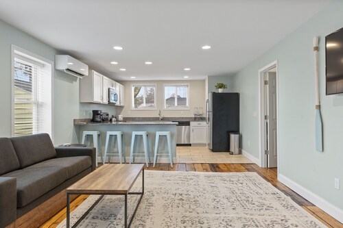 Hot Tub Getaway! 2 nights for 350 + fees