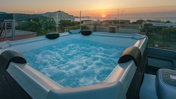 Chambre Triple Supérieure | Baignoire à jets