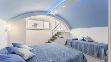 Superior Triple Room | Desk, free WiFi, bed sheets