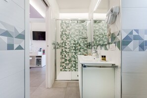 Standard Room | Bathroom