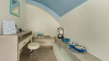 Superior Triple Room | Desk, free WiFi, bed sheets