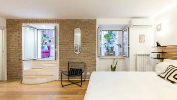 1 bedroom, desk, WiFi, bed sheets