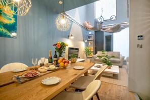 Dining - Hammock Heights! Hot Tub,Private Garage,CityCentre (Manchester)