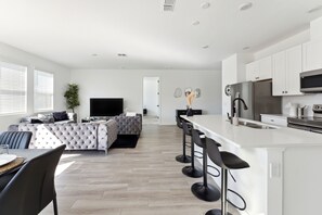 Private kitchen - Luxury 3BR Home near Disney - GameRoom, Pool, Golf, BBQ, Tennis, Gym, Volleyball (Davenport)