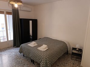 Double or Twin Room | Down duvets, desk, laptop workspace, blackout curtains - B&B Napoli Fuorigrotta (Naples)