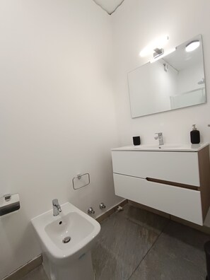 Bathroom - B&B Napoli Fuorigrotta (Naples)