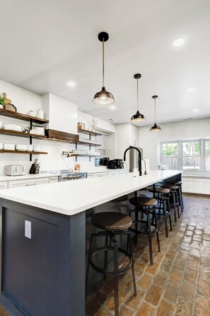 Fridge, microwave, oven, stovetop - The Barn at Legacy Manor (Lancaster)