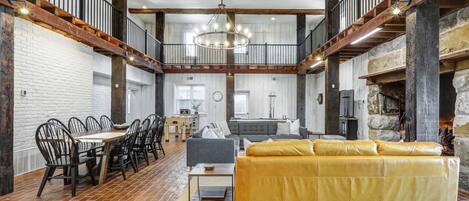 Smart-TV, peis, DVD-spiller og fotballspill