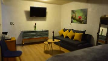 Suite estándar | 1 habitación, escritorio y espacio para trabajar con laptop