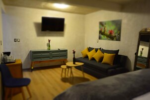 Standard Suite | Desk, laptop workspace, blackout drapes, iron/ironing board