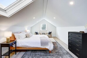 1 bedroom, desk, travel cot, free WiFi