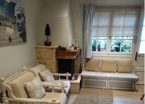 Smart TV, fireplace