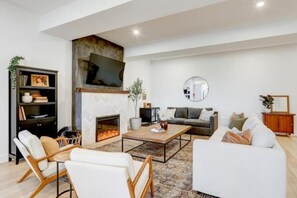 Smart TV, fireplace