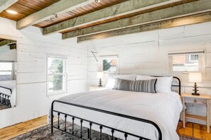 A bedroom with a metal bed frame, white bedding, and wooden beams on the ceiling. - Legacy Manor-Sleeps 26-9 minutes to Sight&Sound,16 Minutes to Downtown Lancaster (Lancaster)