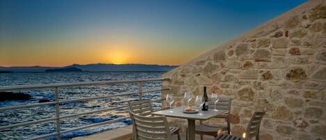 تناول الطعام بالخارج