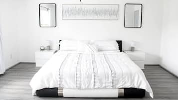 4 bedrooms, in-room safe, desk, iron/ironing board