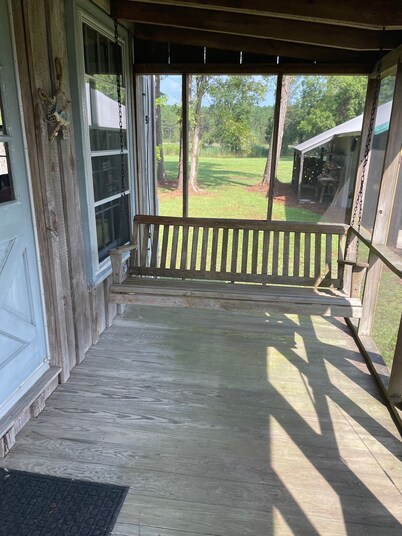 Peaceful cabin with AC in charming Scranton