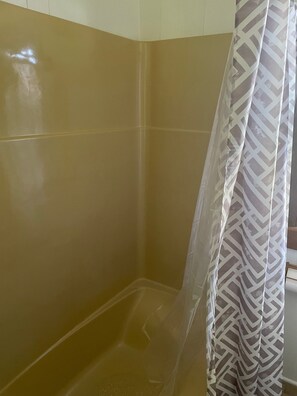 Hair dryer, towels, soap, toilet paper - Peaceful cabin with AC in charming Scranton (Scranton)