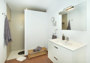Hair dryer, towels - Ca Na Lida - Two Bedroom Villa, Sleeps 4 (Mallorca)