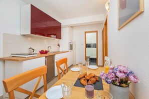 Classic Apartment | Living area | 70-cm flat-screen TV with cable channels - BIS Apartments 1 and 2 (Dubrovnik)