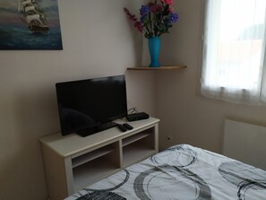 2 soverom, strykejern/-brett, wi-fi (inkludert) og sengetøy