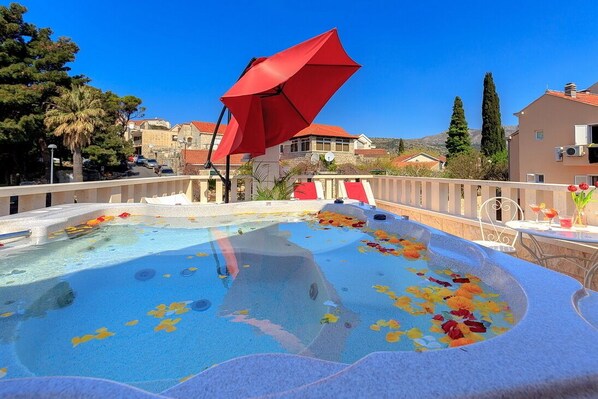 Bain à remous extérieur