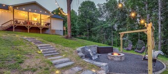 Gorgeous home w/ Fire Pit: 8 miles to downtown Asheville