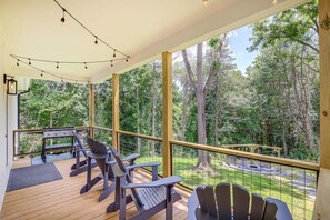 Property grounds - Gorgeous home w/ Fire Pit: 8 miles to downtown Asheville (Leicester)