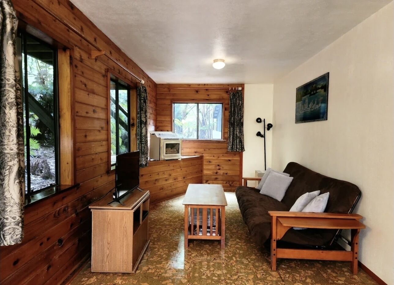 Smart-TV, Kamin, Bücher