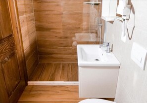 Kamar Double Deluks | Kamar mandi | Perlengkapan mandi gratis, pengering rambut,  dan sandal