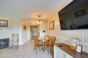 Dining - Heart of Dtwn Gatlinburg - Walkable Retreat! (Gatlinburg)