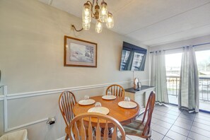 Dining - Heart of Dtwn Gatlinburg - Walkable Retreat! (Gatlinburg)