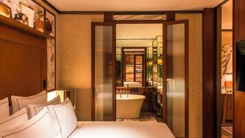 1 bedroom, Egyptian cotton sheets, premium bedding, down comforters