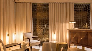 Behandelingskamers voor koppels, een sauna, lichaamsbehandelingen