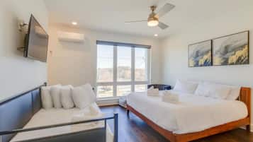 3 bedrooms, desk, iron/ironing board, travel crib