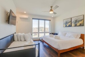 3 bedrooms, desk, iron/ironing board, travel cot