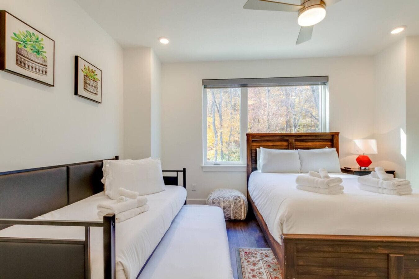 3 bedrooms, desk, iron/ironing board, travel cot